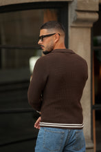 Carregar imagem no visualizador da galeria, POLO CASTANHO DE MALHA MILÃO