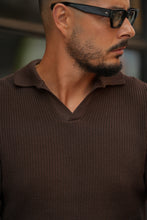 Carregar imagem no visualizador da galeria, POLO CASTANHO DE MALHA MILÃO