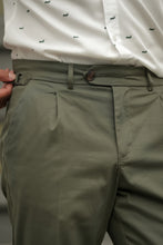 Carregar imagem no visualizador da galeria, CALÇA HAVANA KAKI - Men Clothing | Leaders in Design & Quality | Donato