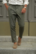 Carregar imagem no visualizador da galeria, CALÇA HAVANA KAKI - Men Clothing | Leaders in Design & Quality | Donato