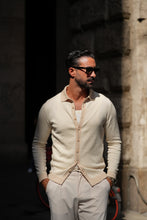 Carregar imagem no visualizador da galeria, CARDIGAN DE BOTÕES OFF-WHITE & CREME
