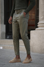 Carregar imagem no visualizador da galeria, CALÇA SARJA ELASTICA KAKI