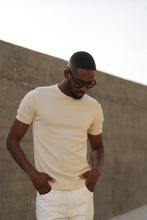 Carregar imagem no visualizador da galeria, T-SHIRT CREWNECK BEGE
