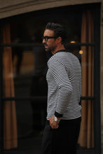 Carregar imagem no visualizador da galeria, VICTORIA SWEATER