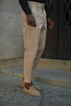 Carregar imagem no visualizador da galeria, CALÇA SARJA ELASTICA BEGE