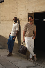Carregar imagem no visualizador da galeria, POLO DESIGN GEOMÉTRICO DE COLAR ABERTO TAUPE - Men Clothing | Leaders in Design & Quality | Donato