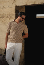 Carregar imagem no visualizador da galeria, POLO DESIGN GEOMÉTRICO DE COLAR ABERTO TAUPE - Men Clothing | Leaders in Design & Quality | Donato