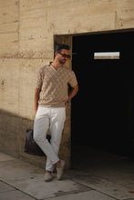 Carregar imagem no visualizador da galeria, POLO DESIGN GEOMÉTRICO DE COLAR ABERTO TAUPE - Men Clothing | Leaders in Design & Quality | Donato