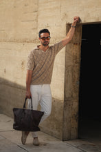 Carregar imagem no visualizador da galeria, POLO DESIGN GEOMÉTRICO DE COLAR ABERTO TAUPE - Men Clothing | Leaders in Design & Quality | Donato