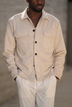 Carregar imagem no visualizador da galeria, OVER JACKET CAMURÇA BEGE CLARO