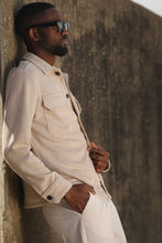 Carregar imagem no visualizador da galeria, OVER JACKET CAMURÇA BEGE CLARO