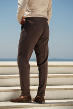 Carregar imagem no visualizador da galeria, CALÇA ALPHA COM PREGAS CASTANHO