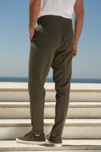 Carregar imagem no visualizador da galeria, CALÇA ALPHA COM PREGAS KAKI