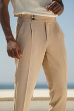 Carregar imagem no visualizador da galeria, CALÇA ALPHA COM PREGAS BEGE