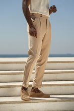 Carregar imagem no visualizador da galeria, CALÇA ALPHA COM PREGAS BEGE