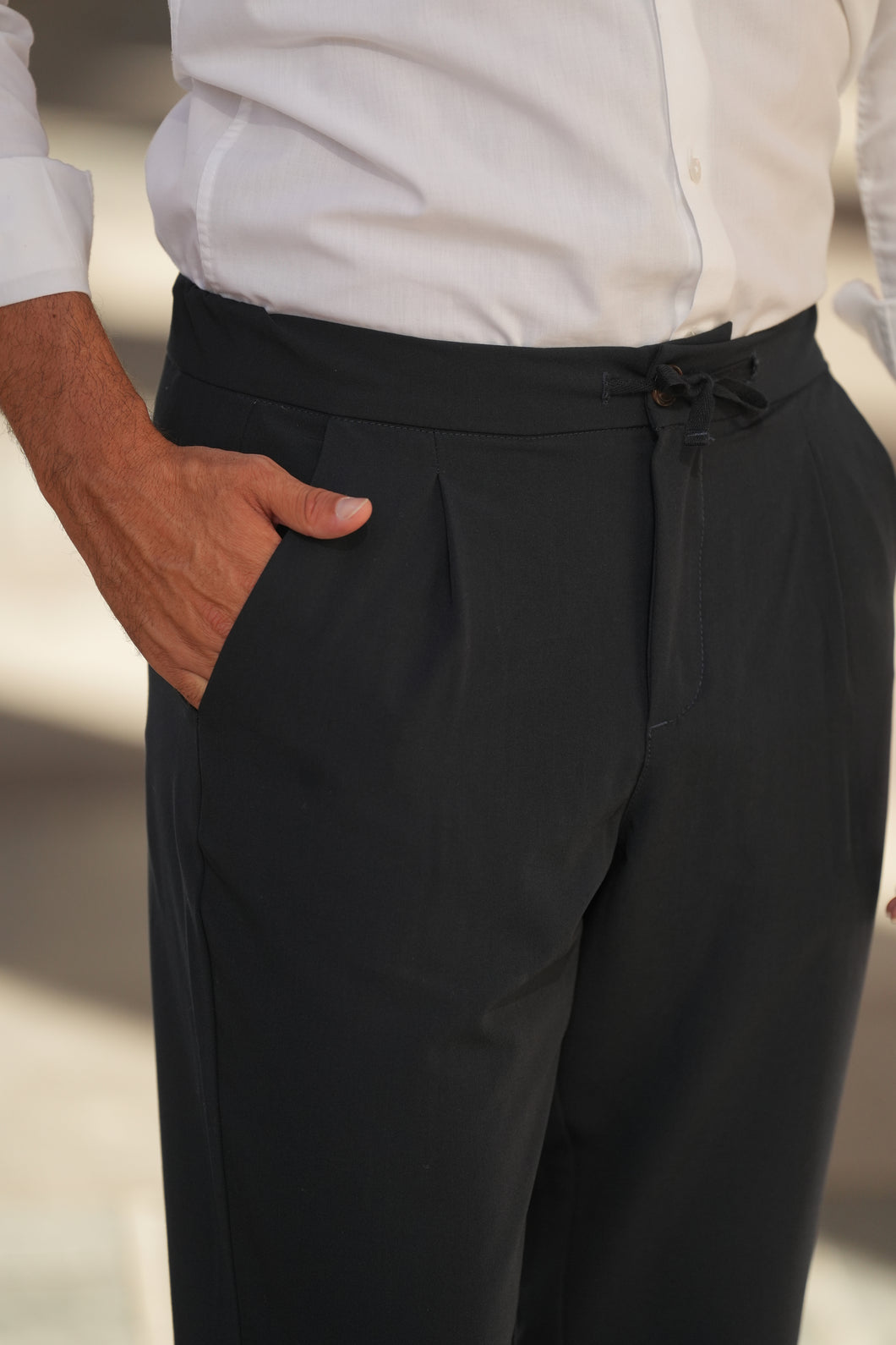 CALÇA AZUL MARINHO COM CORDÃO