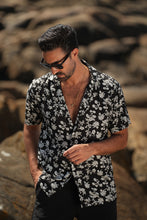 Carregar imagem no visualizador da galeria, CAMISA ESTAMPADO FLORES PRETO&amp;WHITE
