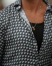 Carregar imagem no visualizador da galeria, CAMISA ESTAMPADO GEOMÉTRICO TRIANGULAR
