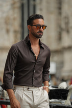 Carregar imagem no visualizador da galeria, CAMISA ELÁSTICA CASTANHA SLIM FIT
