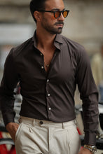 Carregar imagem no visualizador da galeria, CAMISA ELÁSTICA CASTANHA SLIM FIT
