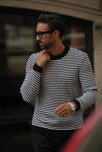 Carregar imagem no visualizador da galeria, VICTORIA SWEATER
