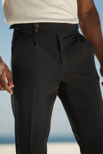 Carregar imagem no visualizador da galeria, CALÇA ALPHA COM PREGAS PRETO

