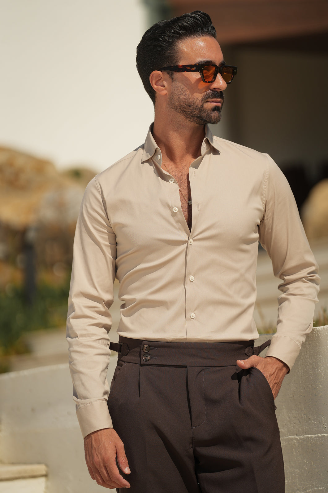 CAMISA ELÁSTICA BEGE SLIM FIT