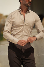 Carregar imagem no visualizador da galeria, CAMISA ELÁSTICA BEGE SLIM FIT
