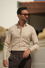 Carregar imagem no visualizador da galeria, CAMISA ELÁSTICA BEGE SLIM FIT
