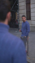 Carregar e reproduzir vídeo no visualizador da Galeria, CAMISOLA GOLA ALTA INDIGO
