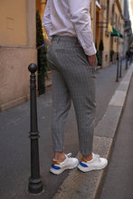 Carregar imagem no visualizador da galeria, Calça cinza aos quadrados - Men Clothing | Leaders in Design &amp; Quality | Donato
