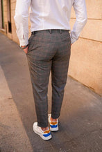 Carregar imagem no visualizador da galeria, Calça cinza escuro aos quadrados - Men Clothing | Leaders in Design &amp; Quality | Donato

