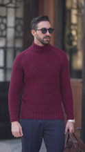 Carregar e reproduzir vídeo no visualizador da Galeria, TURTLENECK JUMPER BORDEAUX STRUCTURE
