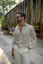 Carregar imagem no visualizador da galeria, CAMISA PÉROLA COM RISCA - Men Clothing | Leaders in Design &amp; Quality | Donato
