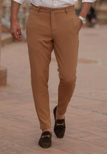 Carregar imagem no visualizador da galeria, CAMEL ELASTIC TROUSER - Men Clothing | Leaders in Design &amp; Quality | Donato
