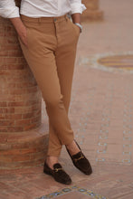 Carregar imagem no visualizador da galeria, CAMEL ELASTIC TROUSER - Men Clothing | Leaders in Design &amp; Quality | Donato
